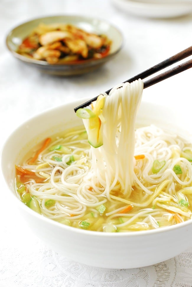 Janchi guksu (warm noodle soup)