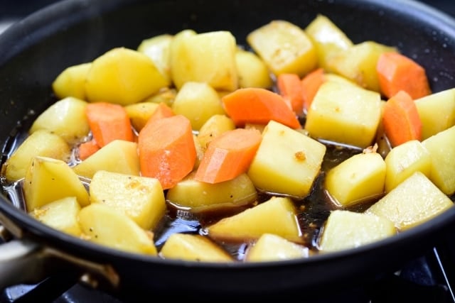 DSC2997 640x427 - Gamja Jorim (Patatas estofadas coreanas)