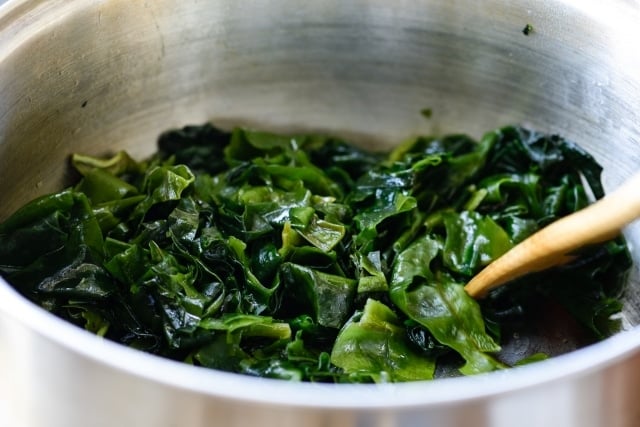 DSC9532 640x427 - Honghap Miyeok Guk (Seaweed Soup with Mussels)