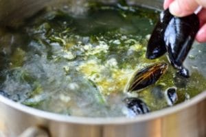 Korean seaweed soup with mussels