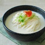 Thin wheat noodles in chilled savory soy milk