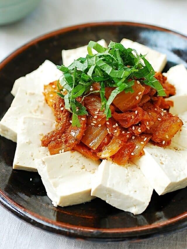 Dubu Kimchi (Tofu with Stir-fried Kimchi and Pork)