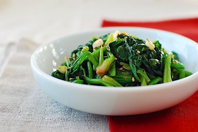 Sigeumchi namul  e1471796933721 - Sigeumchi Namul (Korean Spinach Side Dish)