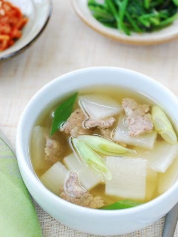 Mu guk (Radish soup)