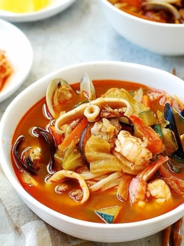 Korean-Chinese spicy seafood noodle soup