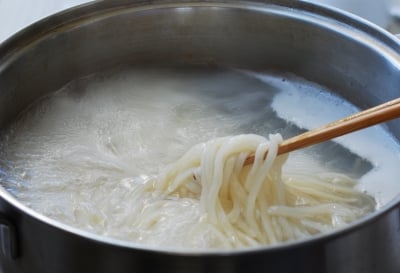 Jjamppong (Korean Spicy Seafood Noodle Soup) - Korean Bapsang