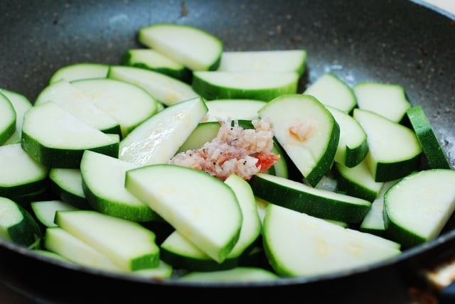 DSC 0083 640x428 - Hobak Bokkeum (Stir-fried Zucchini)