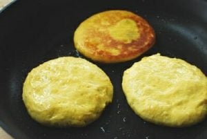 hotteok (Korean sweet stuffed pancake)