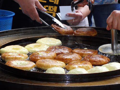 hotteok teolbone - Hobak Hotteok (Sweet Stuffed Pumpkin Pancakes)