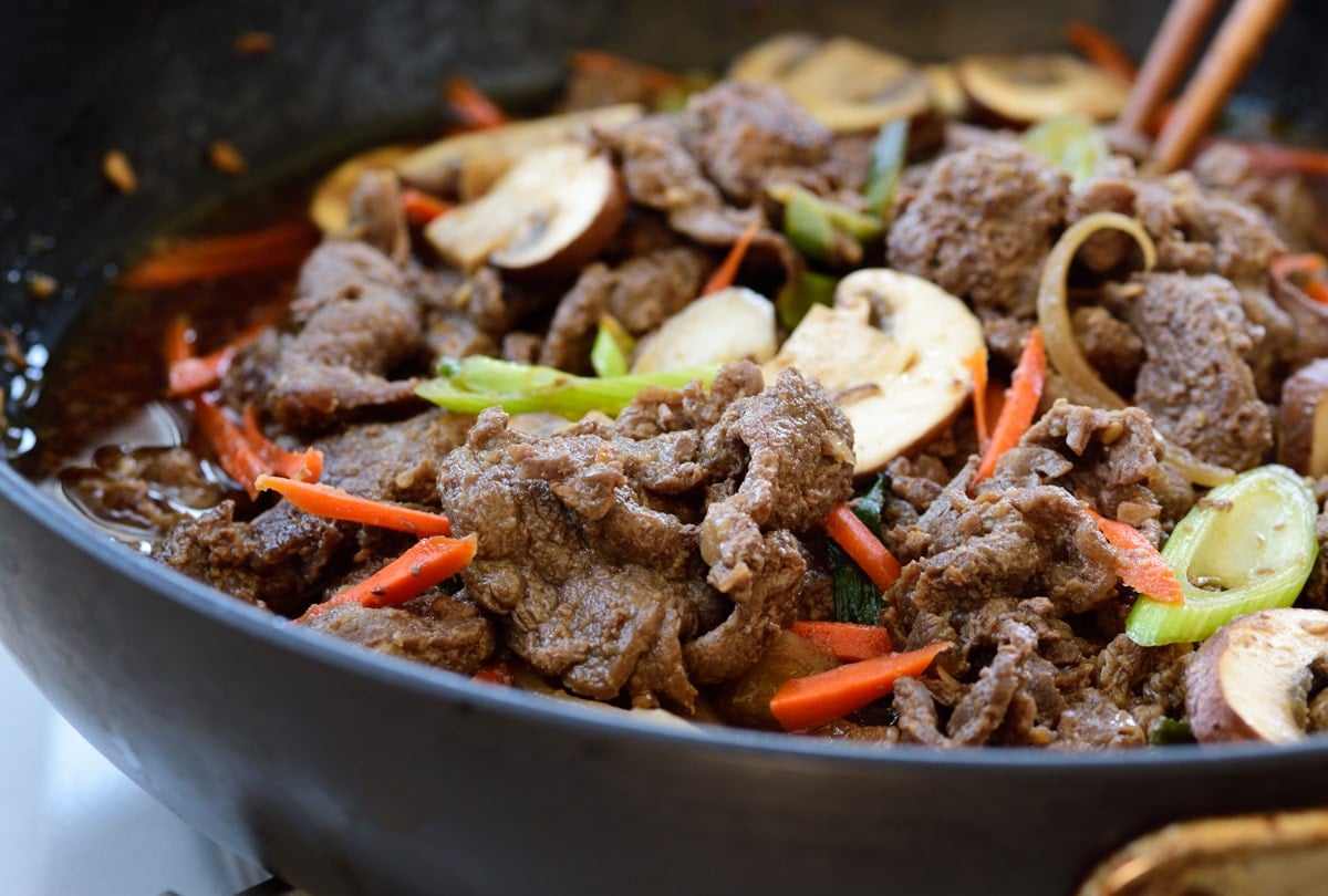 Bulgogi Deopbap (Bulgogi Rice Bowl) - Karinokada