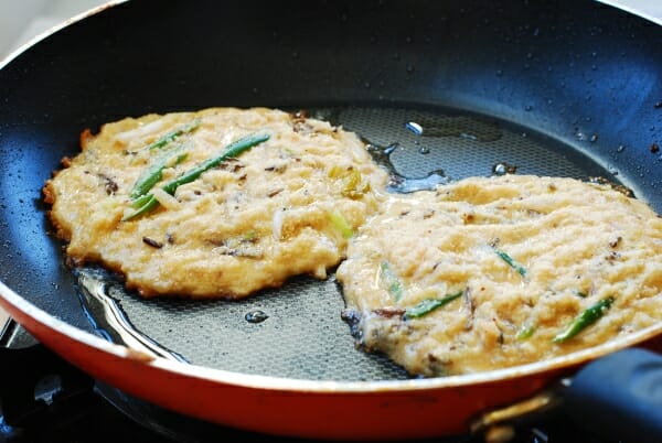 DSC 2746 600x402 - Nokdujeon (Mung Bean Pancakes)