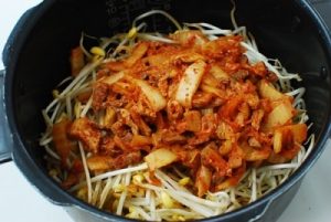 Kongnamul bap (soybean sprout rice bowl)