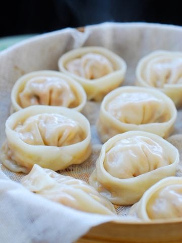 Kimchi mandu (Korean dumplings made with kimchi)