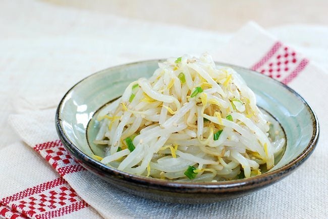 DSC 0059 e1471728057207 - Sukju Namul (Seasoned Mung Bean Sprouts)