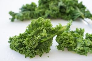 Removing kale leafy part from the stem