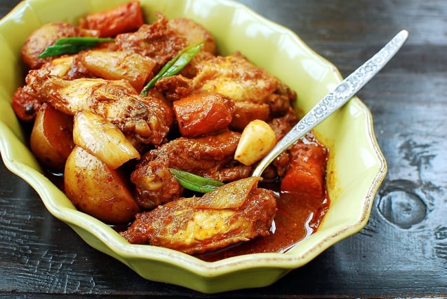 Dakdoritang (Spicy braised chicken)