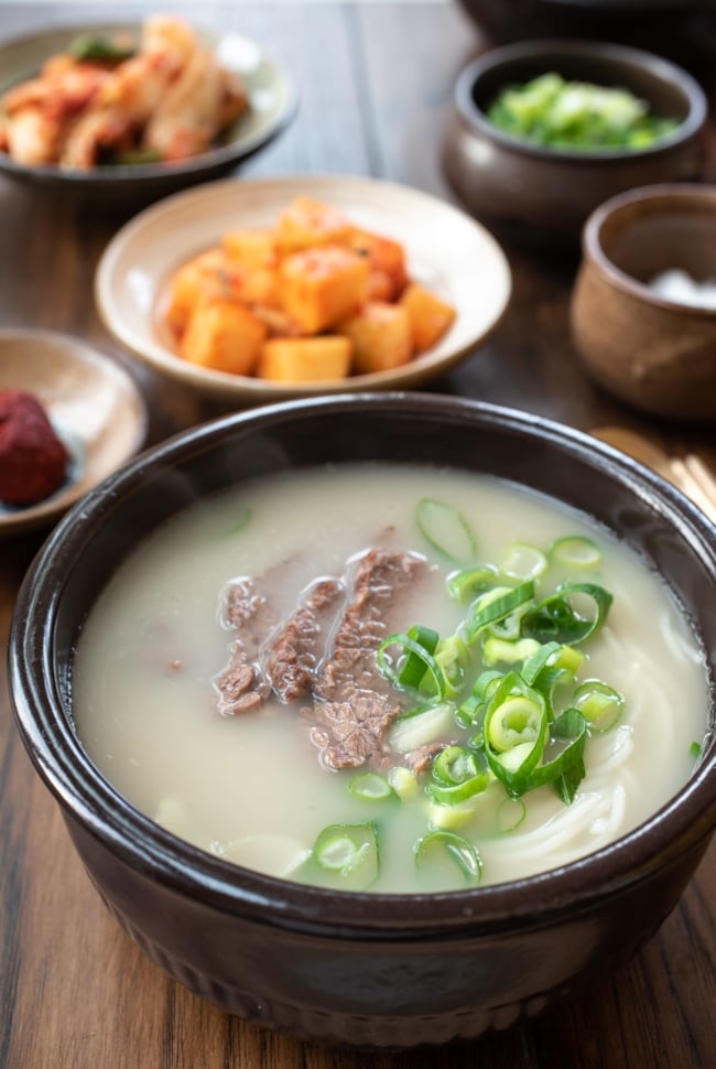 Photo Credit: Korean Bapsang
Korean Food Bloggers: Korean Bapsang
Recipe: Selleongtang