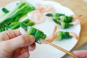 Spring onion tied shrimp and asparagus