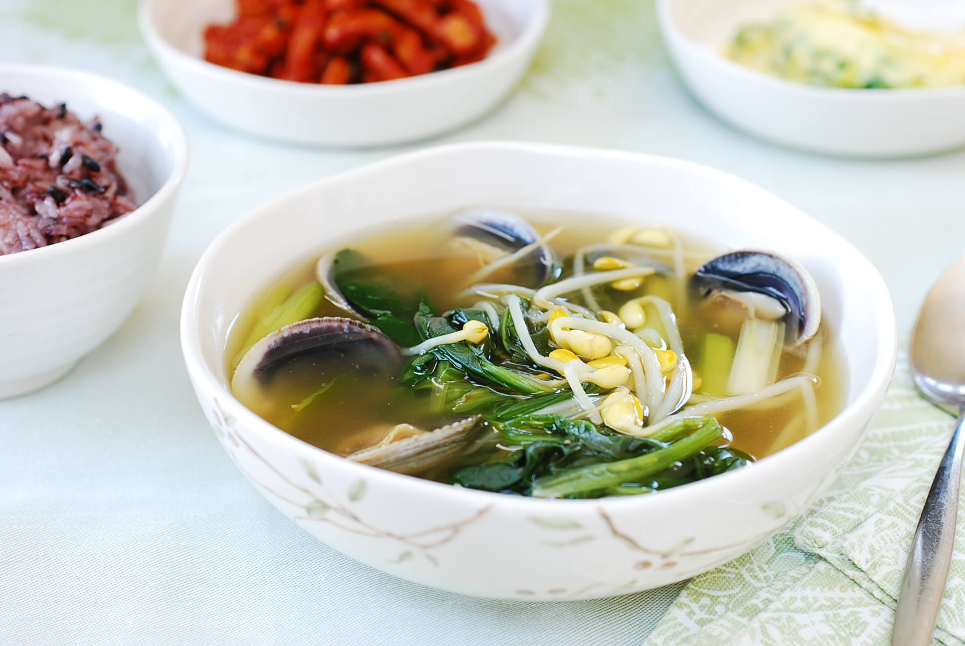 Sigeumchi Doenjang Guk (Spinach Doenjang Soup)