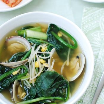 Siguemchi doenjang guk (Spinach soup)