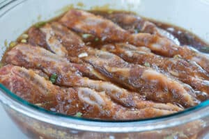 Marinating flaken cut beef short ribs for Koeran kalbi