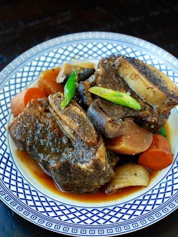 slow cooker braised short ribs