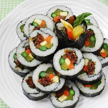 kimbap made with myulchi bokkeum (stir-fried dry anchovies)
