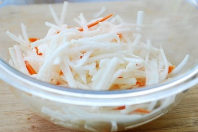 DSC 0739 e1452569075980 - Musaengchae (Süß-saurer Rettichsalat)