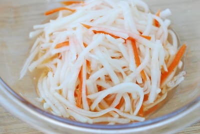 DSC 0749 e1452570064230 - Musaengchae (Süß-saurer Rettichsalat)