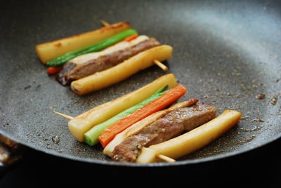 DSC 0930 e1454908369418 - Tteok Sanjeok (Skewered Rice Cake with Beef and Vegetables)