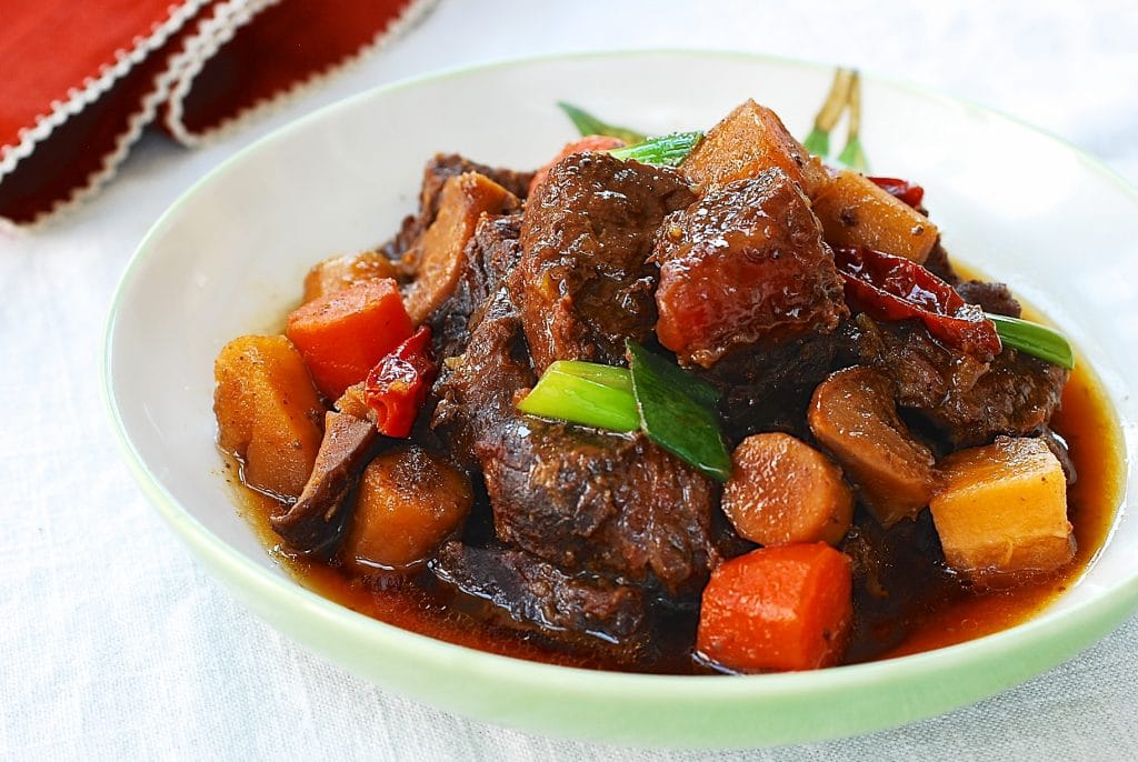 Sataejjim (Slow Cooker Braised Beef Shank) Korean Bapsang