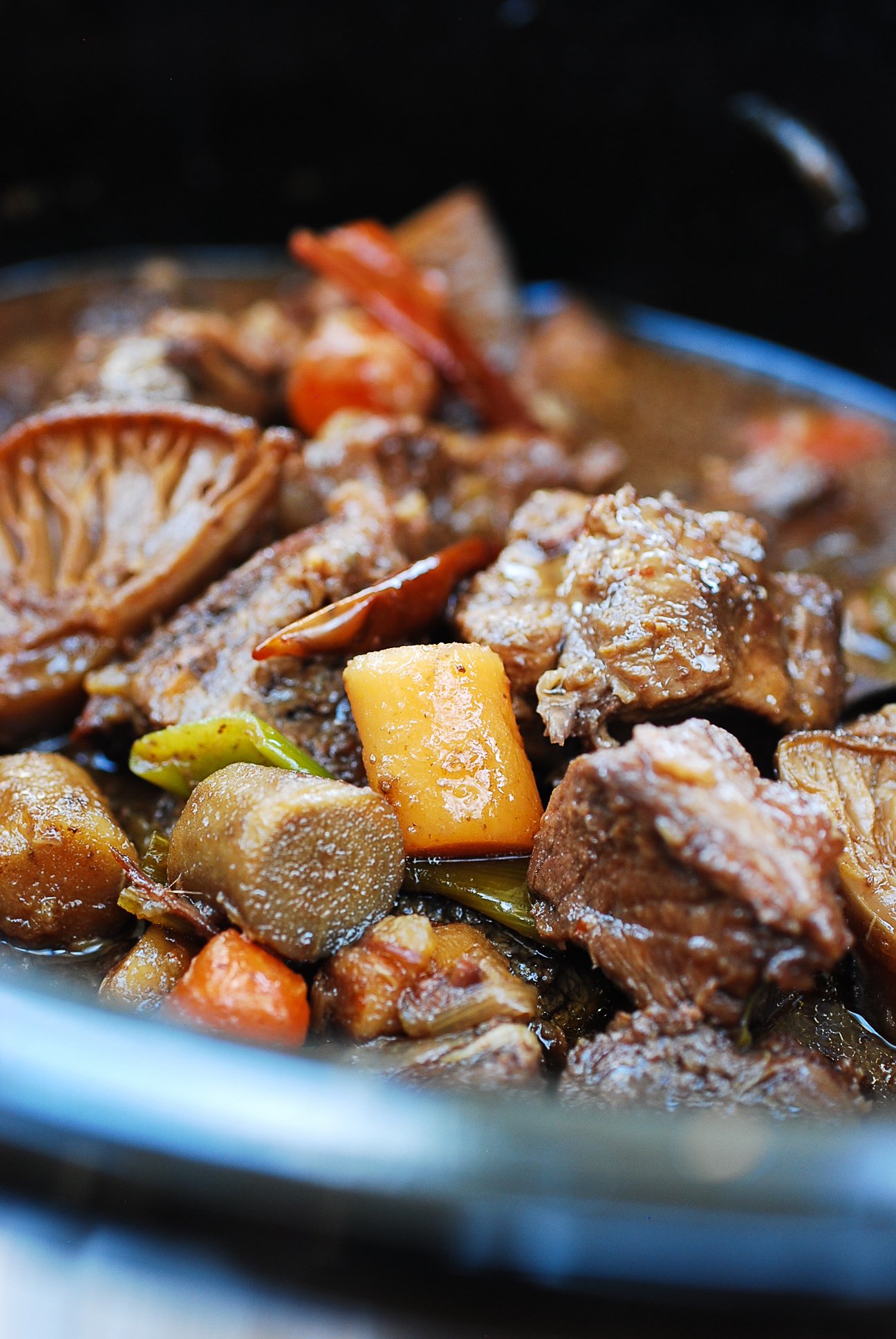 Sataejjim (Slow Cooker Braised Beef Shank) - Korean Bapsang