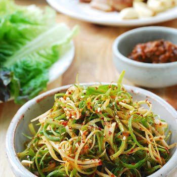 Pa muchim (scallion salad)