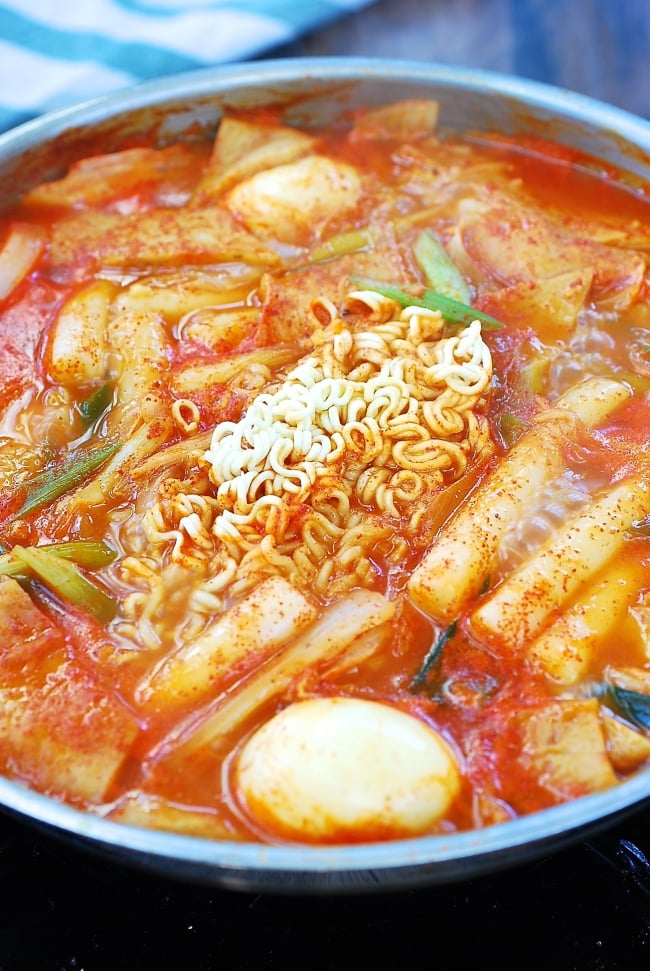 Soupy Tteokbokki (Spicy Braised Rice Cake) - Korean Bapsang