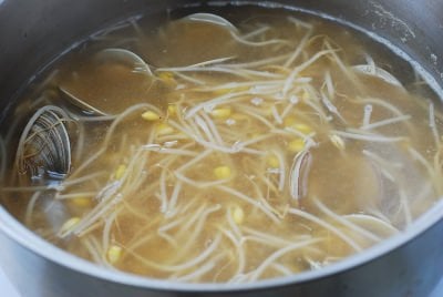 Spinach doenjang soup