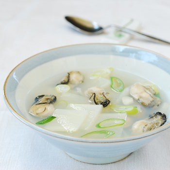 Gulguk (Oyster soup)