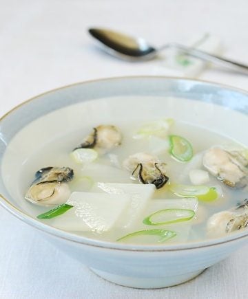 Gulguk (Oyster soup)