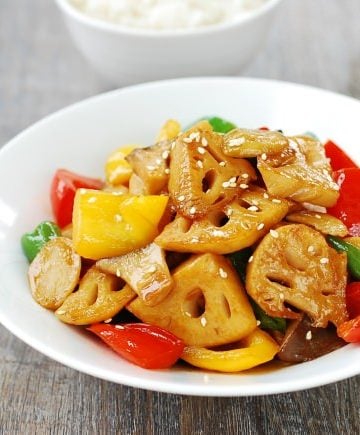 Stir-fried lotus root with peppers and mushrooms