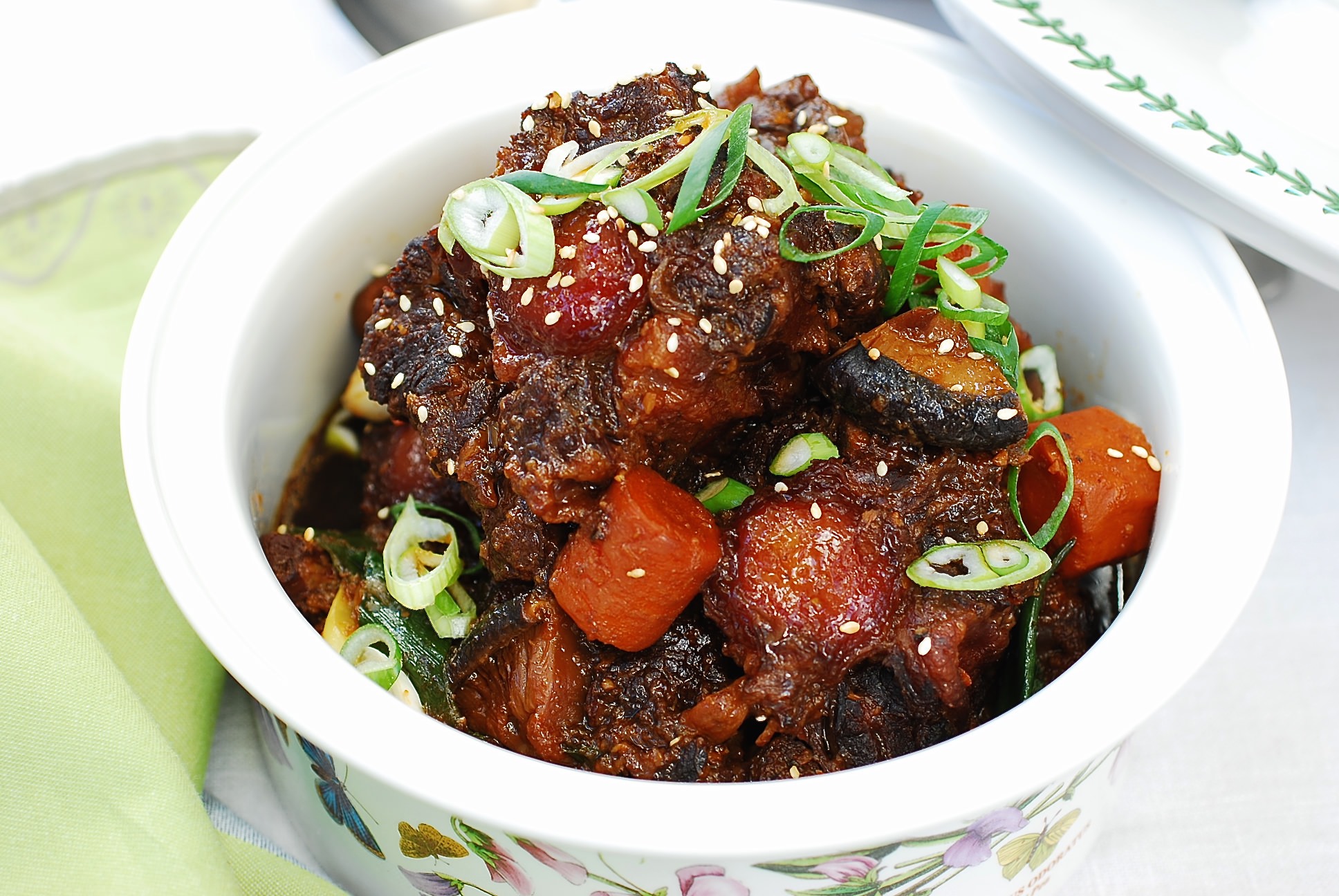 Pressure Cooker Braised Oxtail (Kkorijjim)