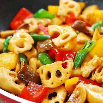 Stir-fried lotus root with peppers and mushrooms