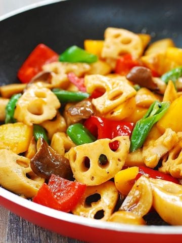 Stir-fried lotus root with peppers and mushrooms