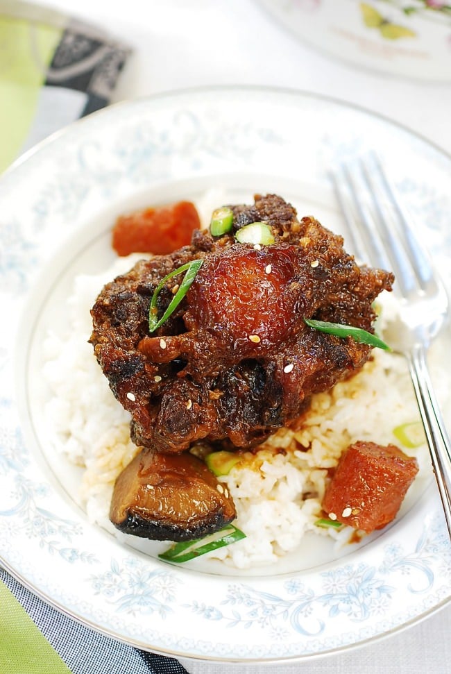 DSC 1869 e1488856193273 - Instant Pot Oxtail (Kkorijjim)