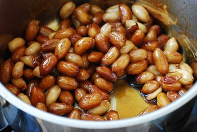 Ddangkkong jorim (Soy braised peanuts)