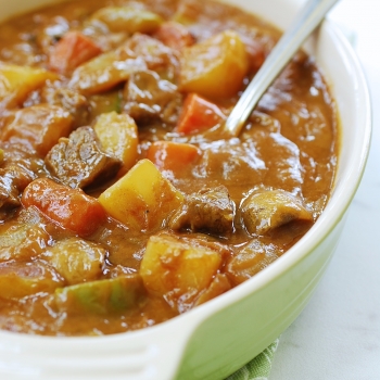 Korean curry rice with beef and vegetables in a casserole dish