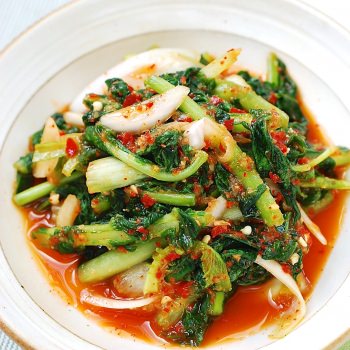 Yeolmu kimchi (young summer radish kimchi)