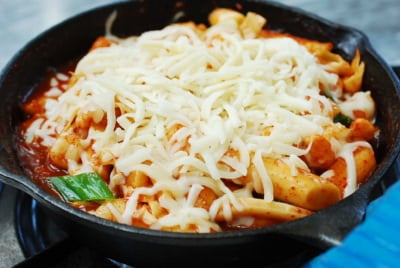 Seafood cheese tteokbokki (spicy rice cake)