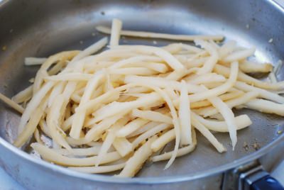 Doraji namul (Sautéed Bellflower Roots)