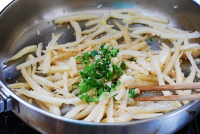 Doraji namul (Sautéed Bellflower Roots)