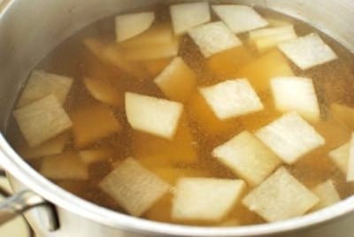 Mu guk (Radish soup)