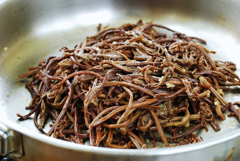 DSC 1879 768x514 - Gosari Namul (Fiddlehead Ferns Side Dish)